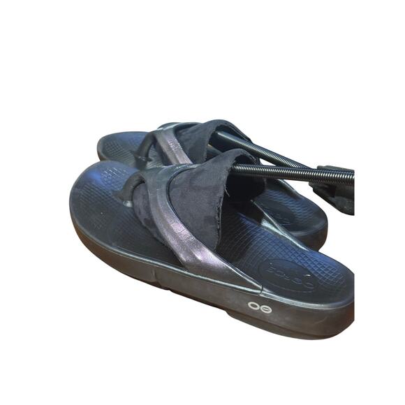 Oofos rubber sandals in good condtion size 10 women's - Picture 3 of 7
